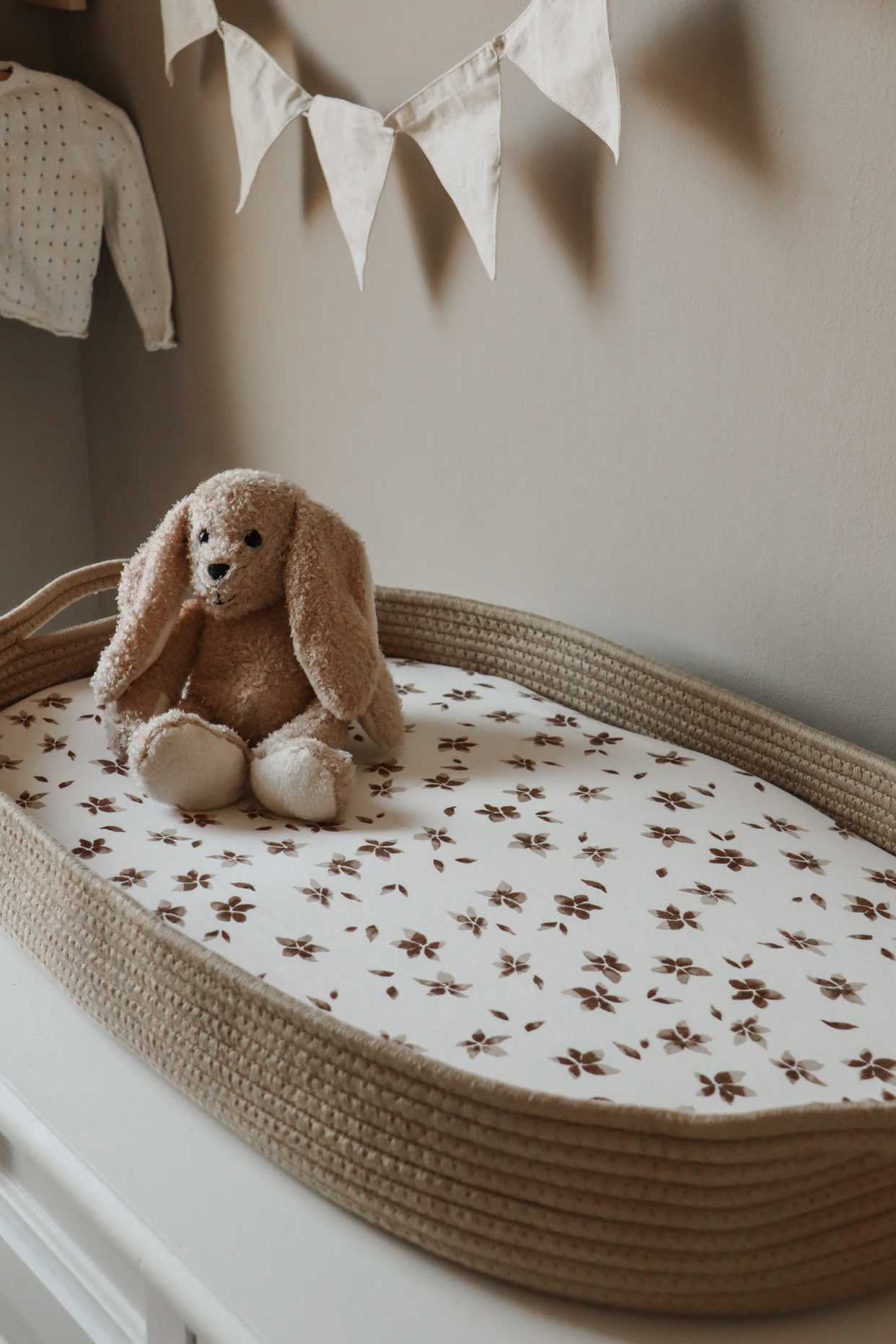 Matrashoes verschoonmand Kwantum / mozesmandje "Brown flowers"