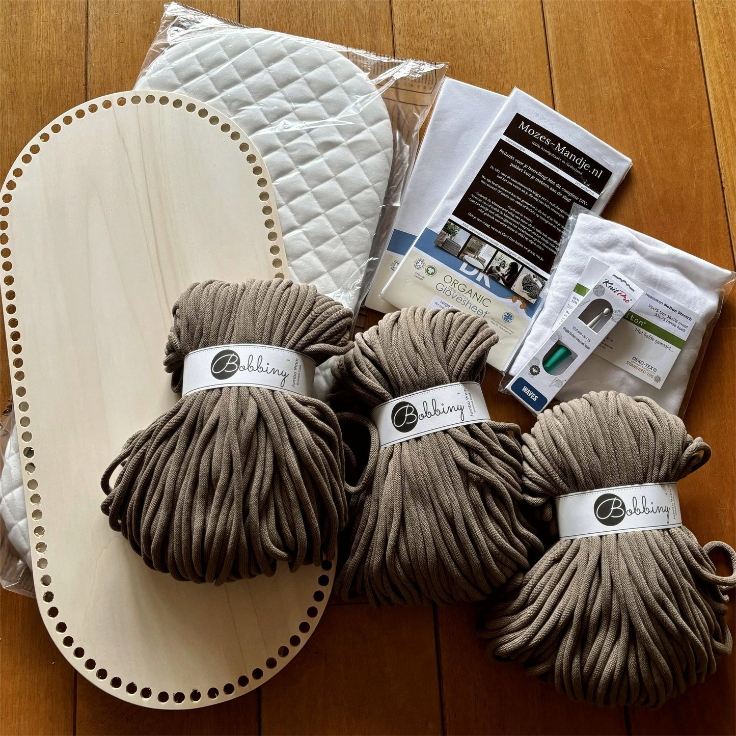 Mozesmandje Wiegje | DIY Pakket | Kleur naar Keuze | Incl Haaknaald, Matras en Molton