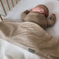 Laken met naam van jouw baby. Beige laken voor de ledikant, wieg of co-sleeper